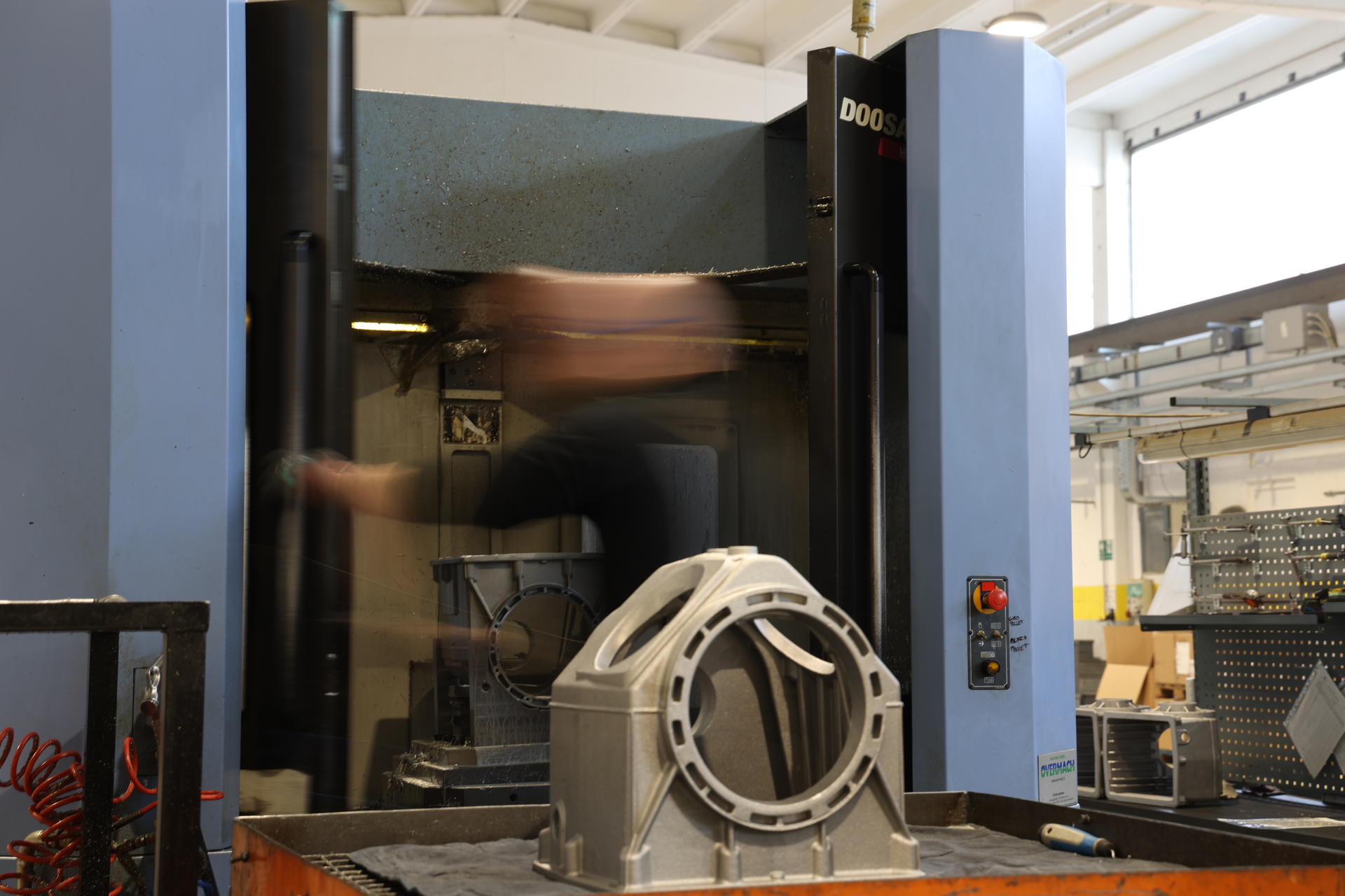 Doosan HP5100 CNC machining center for industrial production
